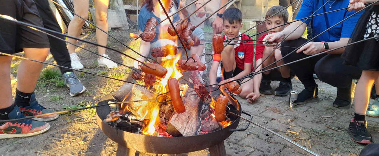 Čarodějnice na hřišti byly parádní!