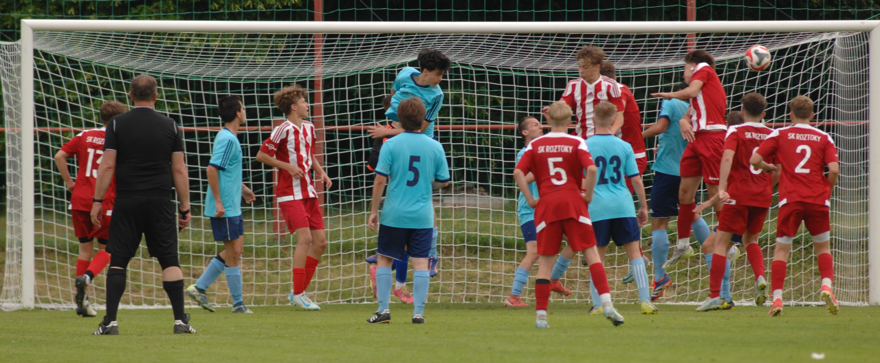 Dorostencům vyšla druhá půle, Roztoky porazili 2:0