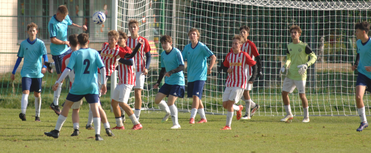 Dorostenci v Jinočanech porazili tamní béčko 7:5, Filip Finstr dal čtyři góly!