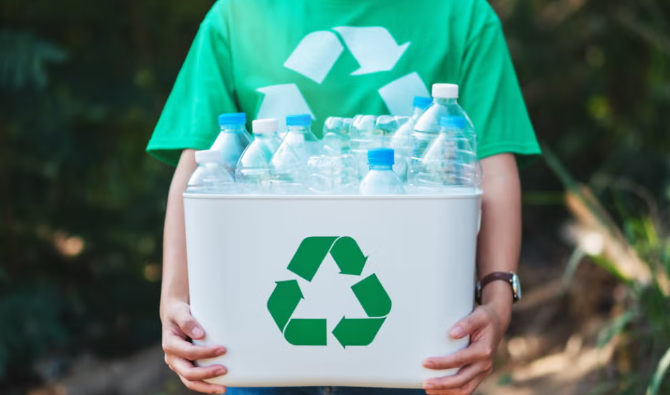 Pivo z čepu do plastového kelímku