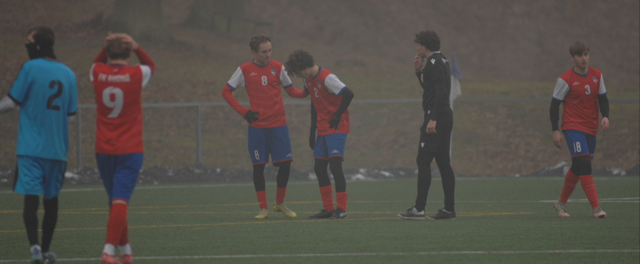 Dorostenci v Hořovicích – mlha v šeru, prohra 1:7