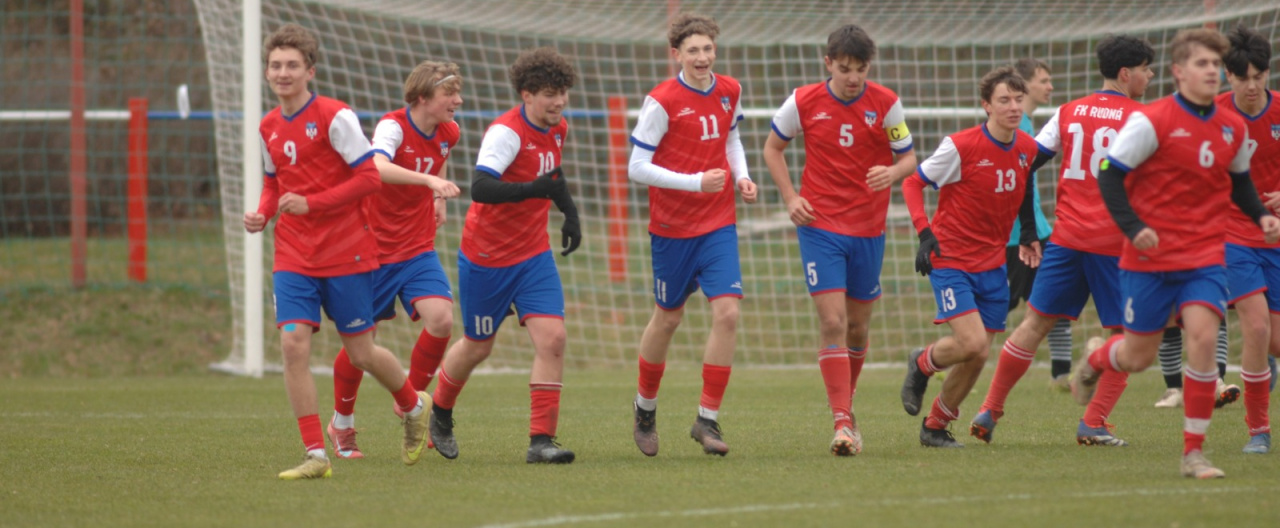 Čtyři góly za 12 minut! Dorostenci rozebrali Hostivice 5:1